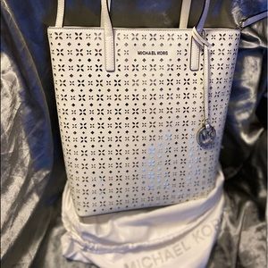 Micheal kors Hayley Large Perforated-Leather Tote